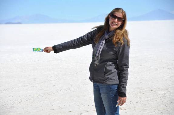 Adesivo do 1000dias no Salar de Uyuni, na Bolívia